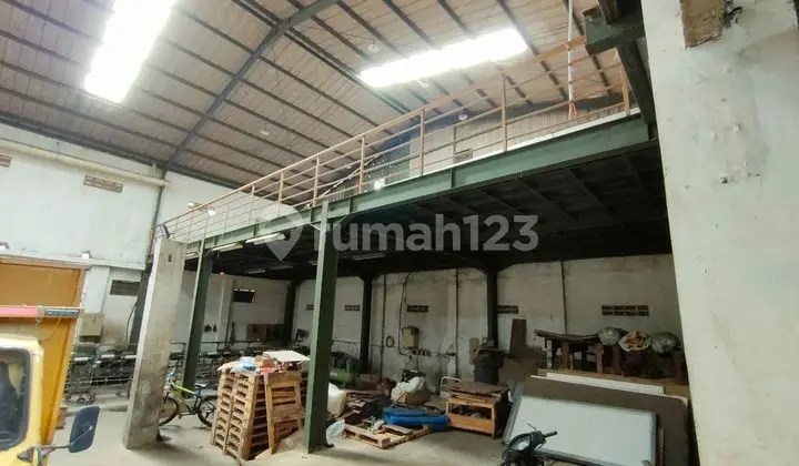 Gudang Strategis Samping Jalan Raya di Majalaya Bandung