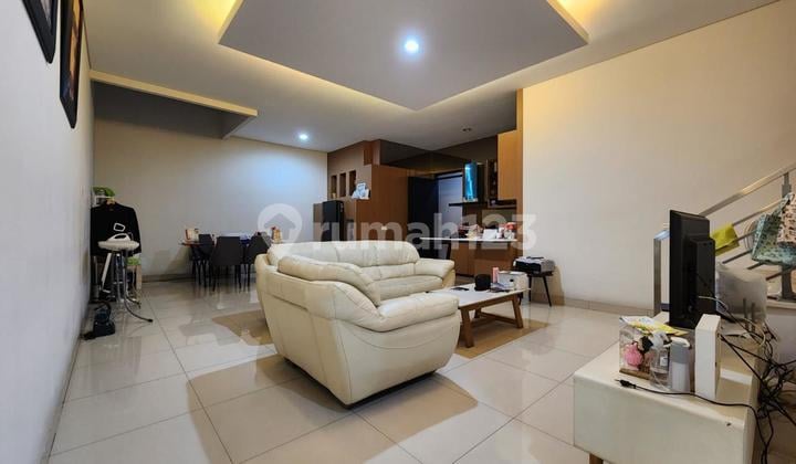 Rumah 2 Lantai Siap Huni di Singgasana Pradana
