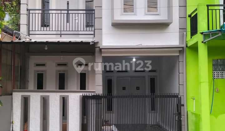 Rumah Mimimalis 2 Lantai Griya Bukit Raya