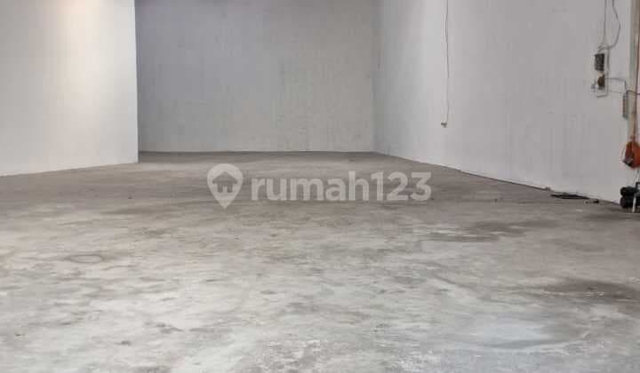 RENT A GOOD READY-TO-USE WAREHOUSE IN KEMBANGAN, WEST JAKARTA
