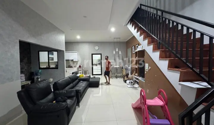 For Sale: House in Taman Surya, West Jakarta