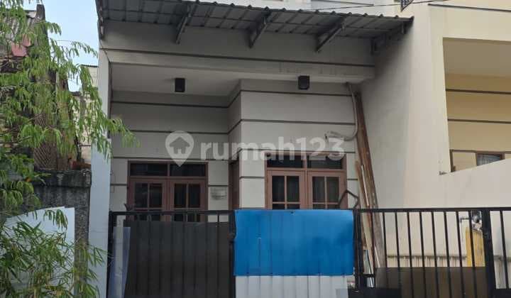 Dijual, Rumah 2,5 Lantai Taman Palem Lestari, Jakarta Barat
