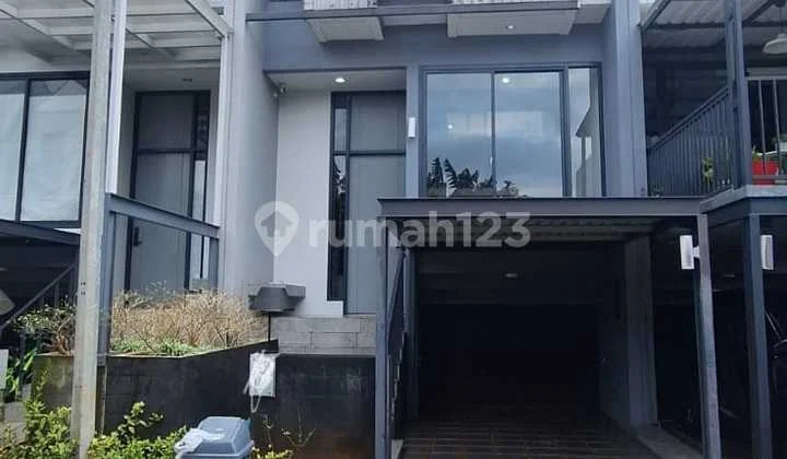 Rumah 2 Lantai Disewakan di Tabebuya BSD City