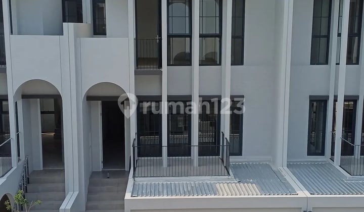 Disewakan Rumah Mewah 2 Lantai di Kawasan Bad City