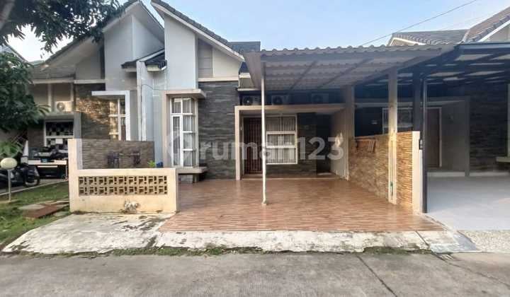 Rumah 2 Lantai Deket Stasiun Kereta di Tangerang