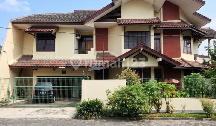 translated text: For Sale Cheap Corner House Wisma Mukti
