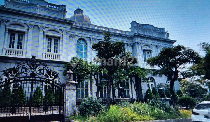 Rumah Mewah Tingkat Tanah Luas