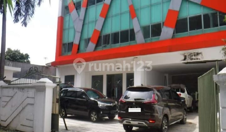 Gedung Perkantoran di Petojo utara