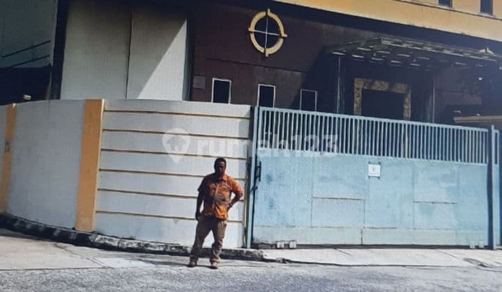 Gudang di Pergudangan Elang Laut