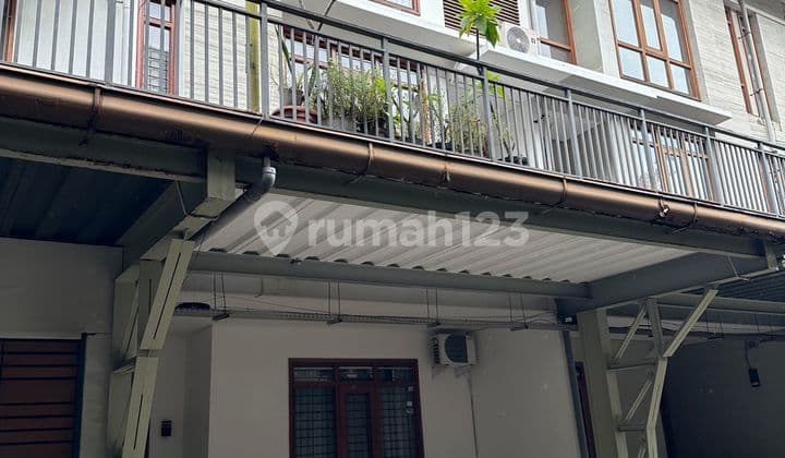 Rumah dengan Banyak Fasilitas dan Ada Swimming Pool di Istana Pasteur Regency, Pasteur