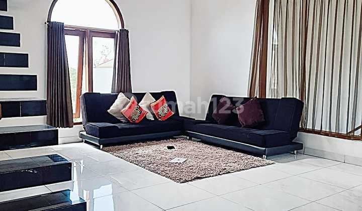 Rumah Mewah Lokasi One Gate System di Buah Batu Residence