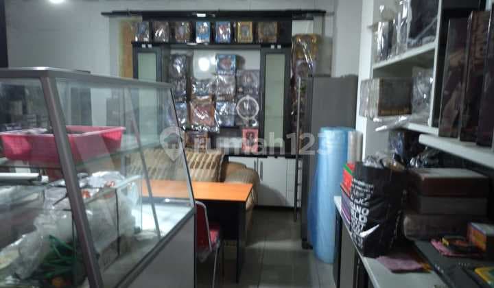 Strategic Shop House Can Be Used as a Residence in Astana Anyar