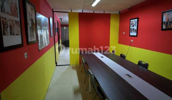 Rumah Dalam Perumahan 1 Lantai di Ciumbuleuit