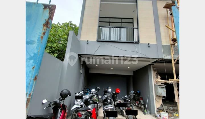 Ruko Terawat Siap Pakai Cocok Untuk Usaha di Sadang