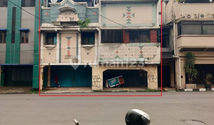 Ruko 2 Unit Rendeng Strategis Tengah Kota di Astana Anyar