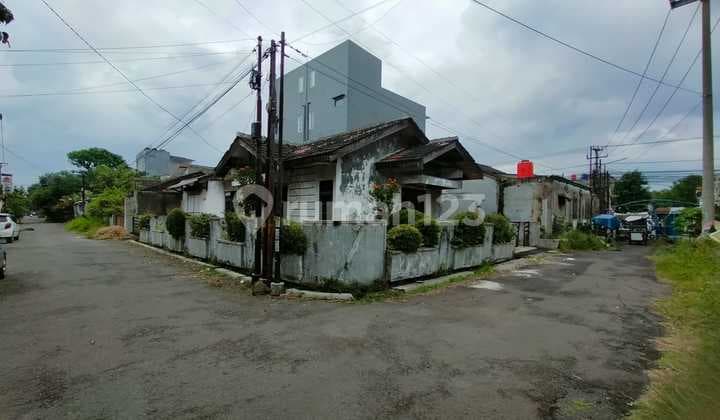Land Measurement House Hook Near Main Road in Taman Kopo Indah 1