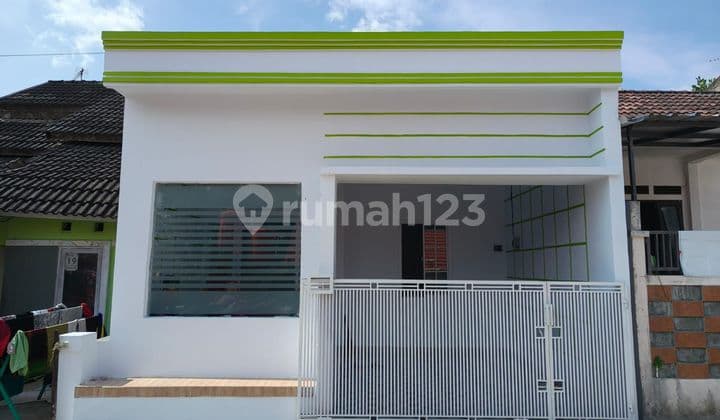 Rumah Dekat Tol Dan Supermarket di Manglayang Regency, Cinunuk