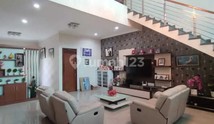 Peluang Emas! Rumah Luas 5Kt di Mekar Wangi - Cocok Hunian/Kantor