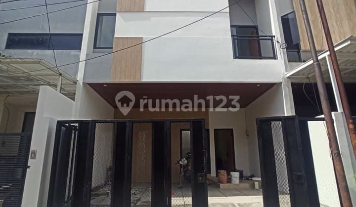 Brand New Modern 2 Lt Startegis Dlm Komplek Cipinang Jaya