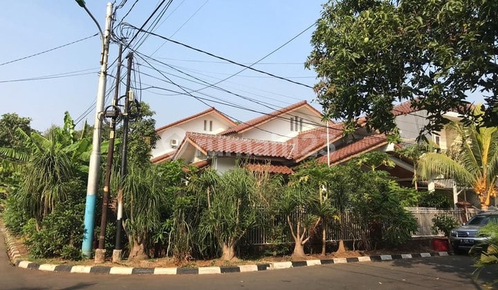 Rumah Hook Halaman Luas Siap Huni Kayu Putih Jaktim