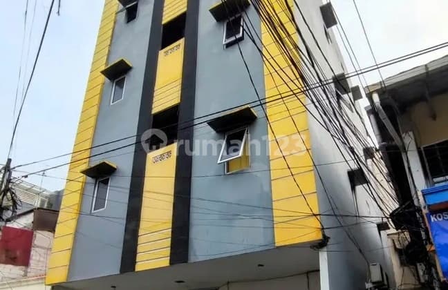 Dijual Cepat Rumah Kost 63- Kamar, Kost Griya Hikari, 4- Lantai,Harga Murah, Lokasi Strategis.di Grogol Jakarta Barat. Investasi yang Sangat Menguntungkan.