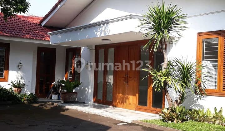 Rumah Mewah dan Luas Jl Kemang, Jakarta Selatan