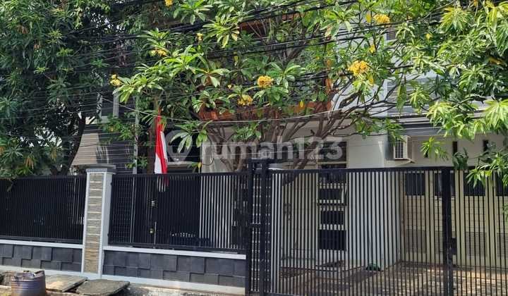 Rumah Semi Furnished Siap Huni di Tebet Jakarta Selatan