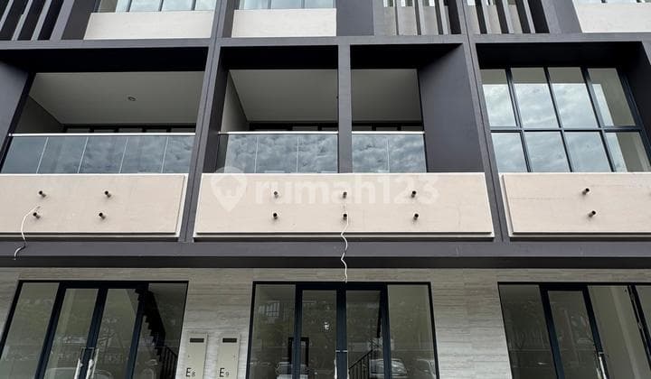 Ruko Baru Hadap Jalan 3 Lantai Siap Pakai Di Area Greenwich Bsd City