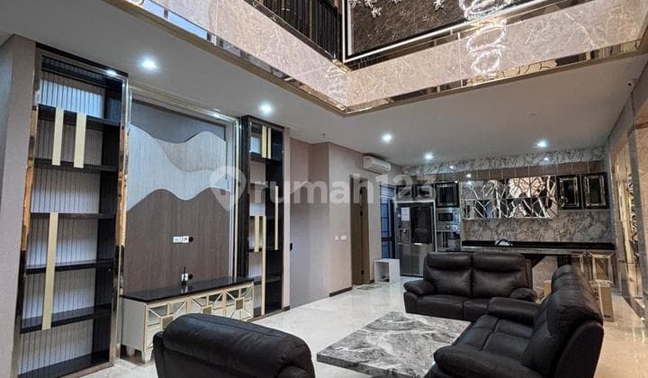 Mewah! Rumah 3 Lantai Ada Private Pool / Kolam Renang Pribadi di Zora Bsd City