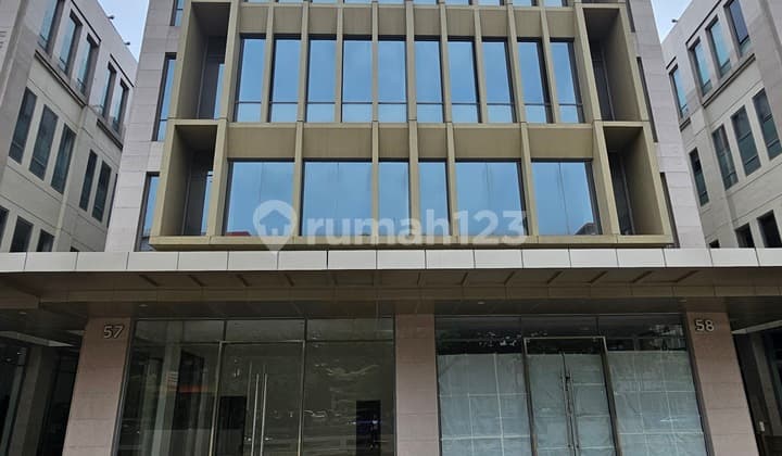 Gedung Usaha Hadap Jalan Boulevard Bsd City