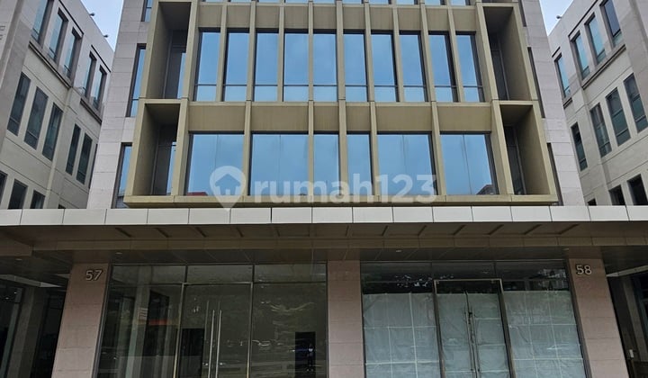 Gedung Usaha Hadap Jalan Boulevard Bsd City