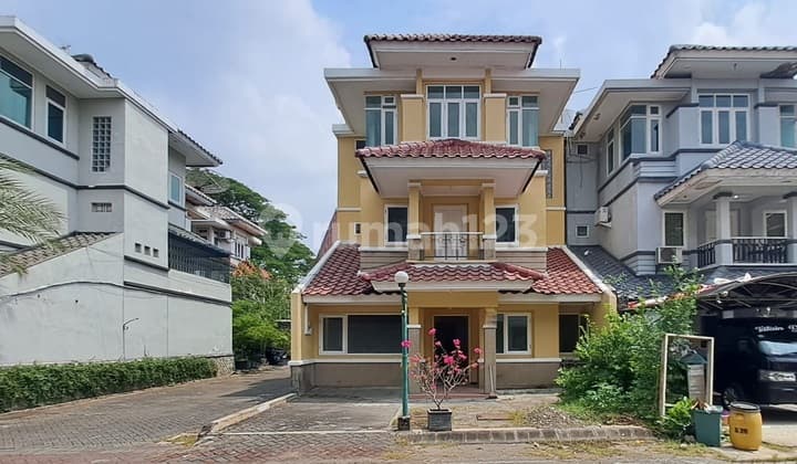 Dijual Rumah Kantor Raya Ngagel. Sudah Renovasi Siap Huni.