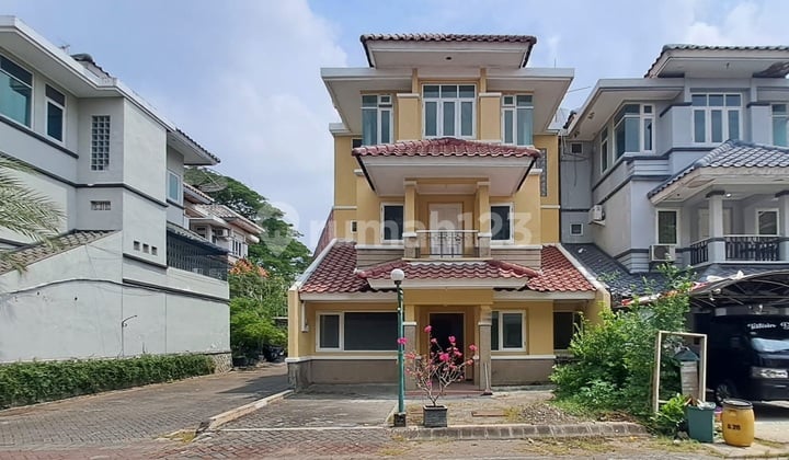 Dijual Rumah Kantor Raya Ngagel. Sudah Renovasi Siap Huni.