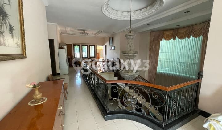 Harga Turun! Rumah Manyar Jaya. Model Klasik. Kondisi Istimewa.