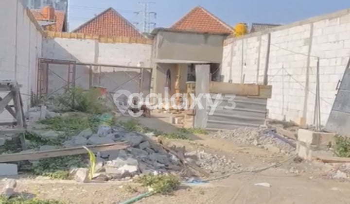 Tanah Tenggilis Mejoyo Selatan. Parkir Luas. Depan Taman.