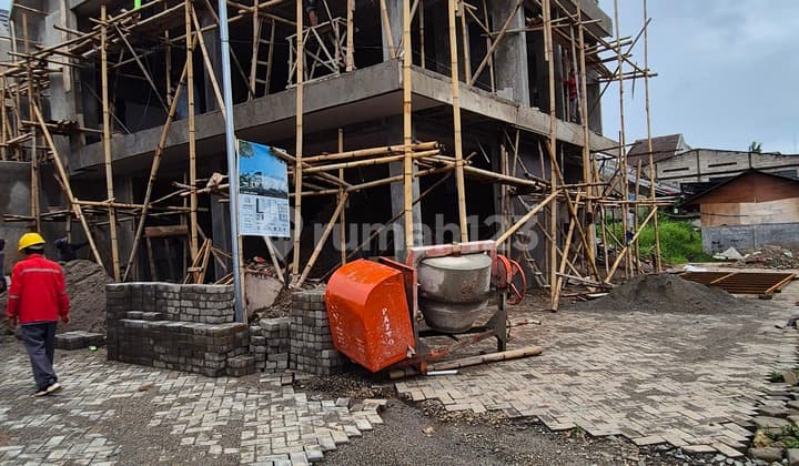 Shop house.new in a new housing estate in Larangan, Ciledug.