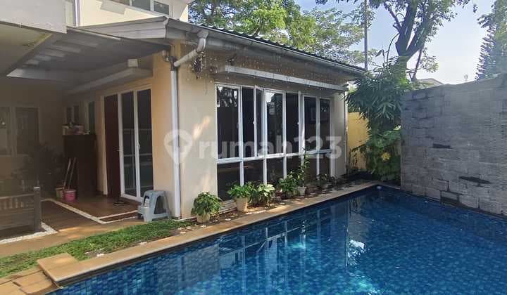 RUMAH ADA KOLAM RENANG SEMI FURNISHED