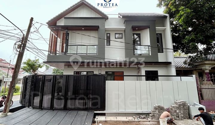 Rumah Minimalis Modern, Samping Taman di Griya Loka BSD