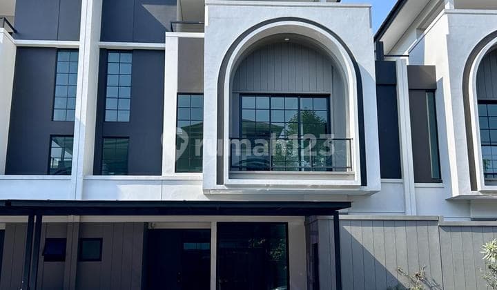 Rumah Nyaman 3 Lantai di BSD