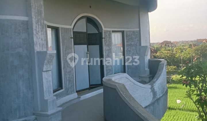 Dijual Rumah 3 Lantai dengan Rooftop dan View Sawah