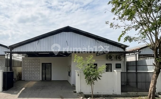 For Sale Building Can Be Used for Office or Warehouse