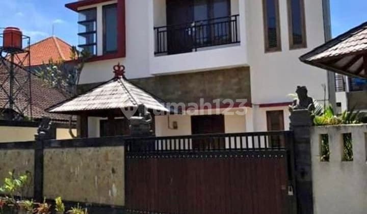 Rumah Lokasi Strategis Nyaman Tenang , Rumah Lantai 2 One Gate System Jimbaran