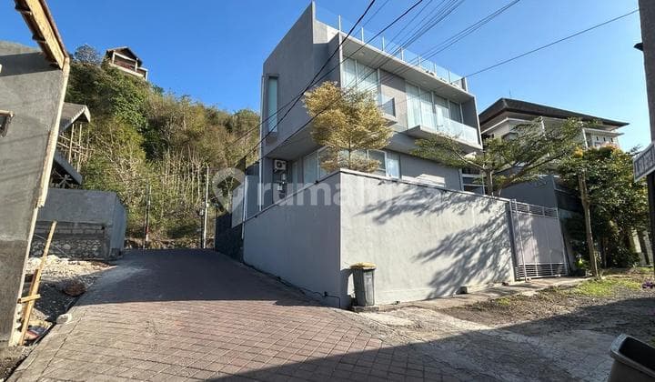 Villa for Sale with Ocean View, Located on the Highest Level of Taman Griya Complex - Jimbaran