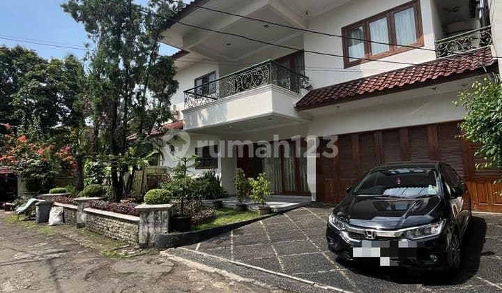 Rumah Dengan Privat Pool di Ampera Jakarta Selatan