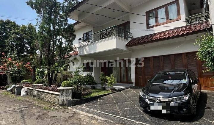 Rumah Dengan Privat Pool di Ampera Jakarta Selatan