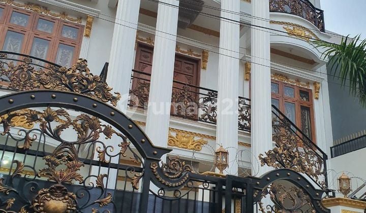 Luxury Sultan Design Classic House Very Strategic Location in Tebet Manggarai Area South Jakarta