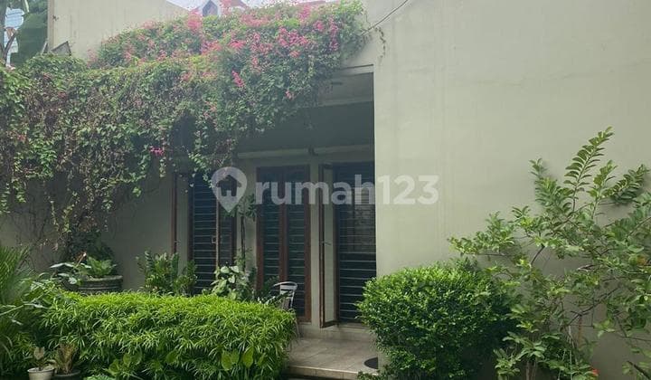 Rumah Strategis Dgn Halaman Luas di Cilandak Jaksel Gb-17427