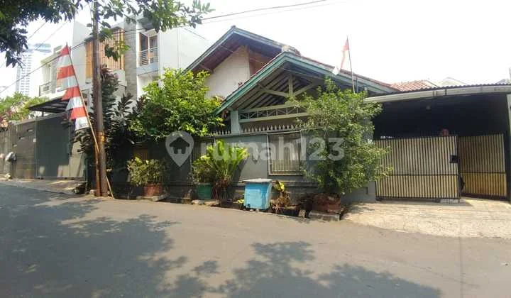 Rumah Cocok untuk Usaha dan Kost di Kebayoran Jaksel Gb-17590