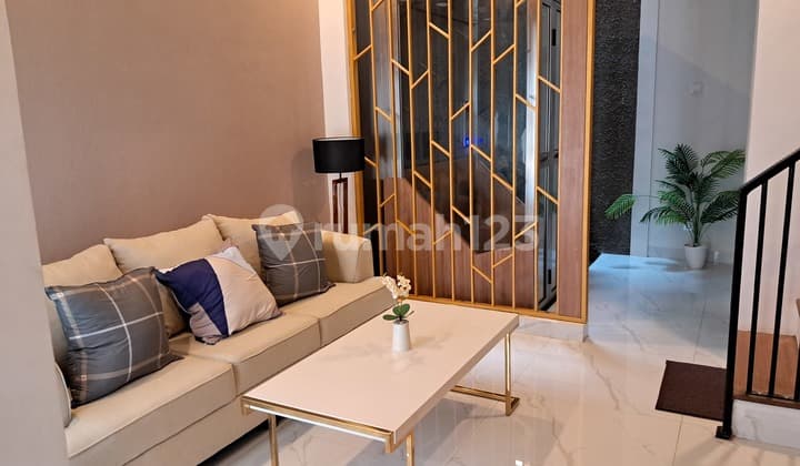 Perumahan Pejaten, Pinggir Jalan, 5 Menit Ke Mall Pejaten Village