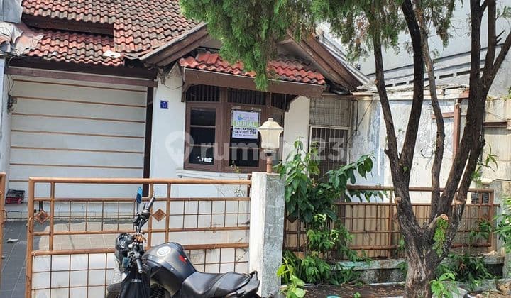 Dekat Akses Tol. Dekat Sekolahan